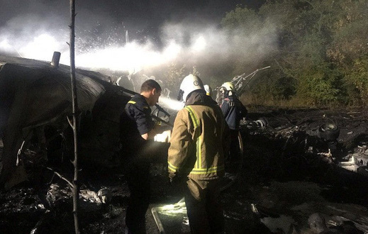 Máy bay quân sự Ukraine chìm trong khói lửa, 25 người chết - Ảnh 1.