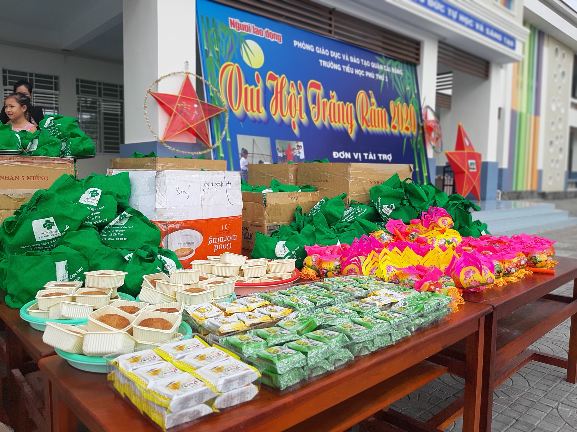 Báo Người Lao Động trao 285 phần quà trung thu cho trẻ em nghèo Cần Thơ - Ảnh 8.