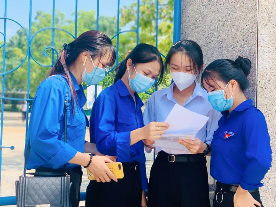 Thi tốt nghiệp THPT đợt 2: Phần thi tác phẩm Việt Bắc nằm ngoài dự đoán của  nhiều thí sinh Đà Nẵng - Ảnh 7.