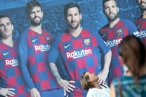 Messi ở lại Barcelona: Vì ta cần nhau - Ảnh 1.