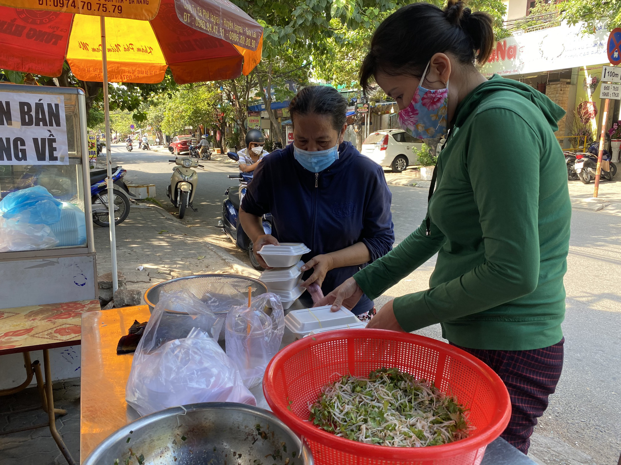 Đà Nẵng: Hàng quán ăn uống nhộn nhịp trở lại trong ngày đầu nới lỏng giãn cách - Ảnh 10.