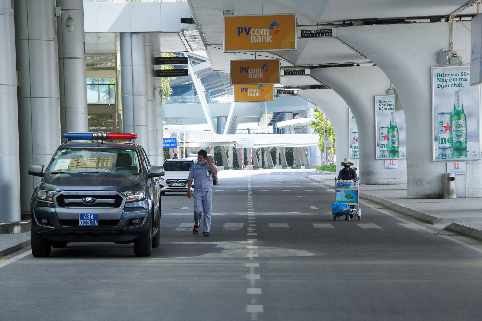 Bến xe, nhà ga, sân bay ở Đà Nẵng mở cửa trở lại nhưng vẫn vắng khách - Ảnh 2.