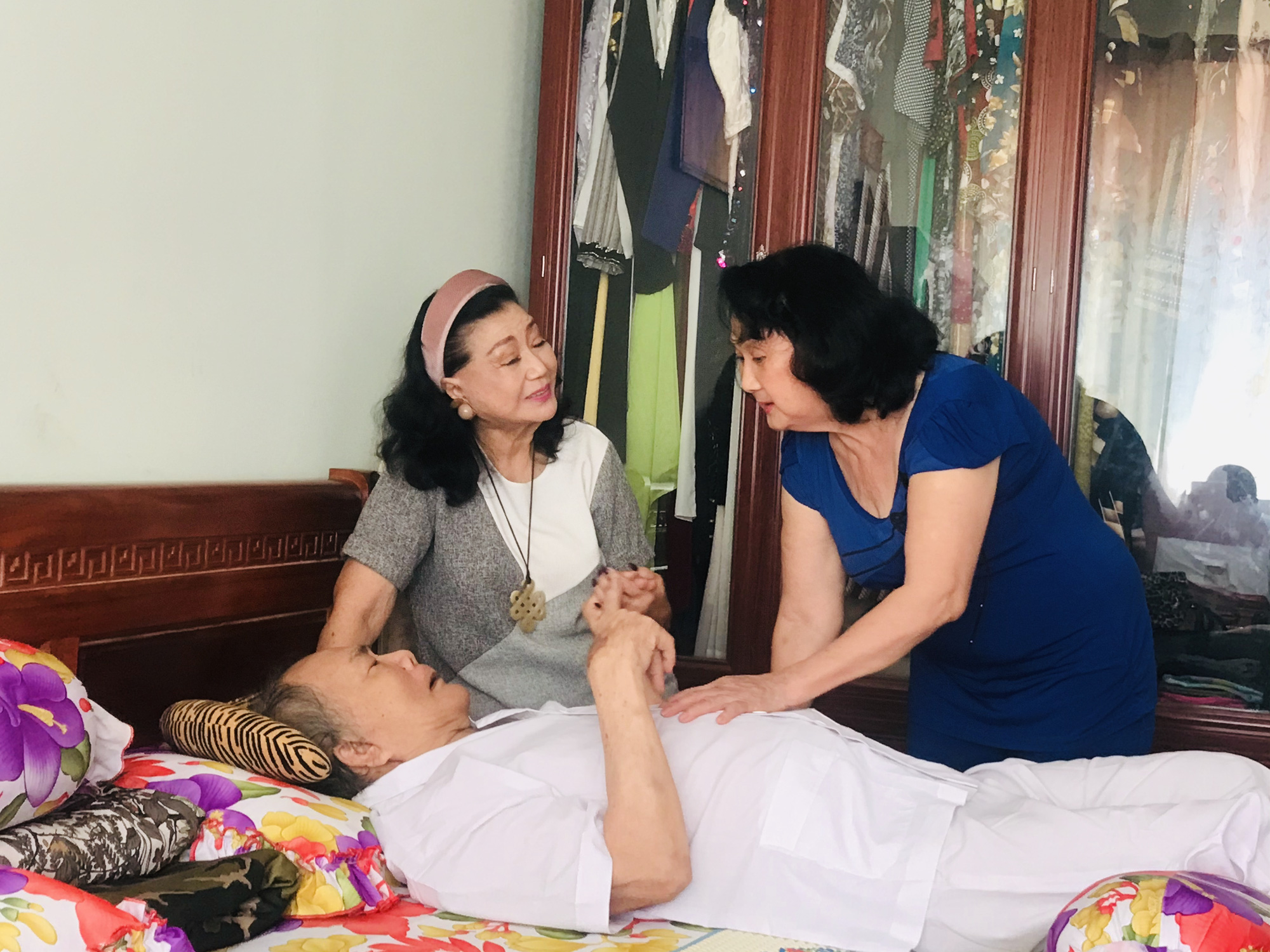 Kỳ nữ Kim Cương vẫn làm Nghệ sĩ tri âm lần 7 dù gặp khó đủ điều - Ảnh 2. Kỳ nữ Kim Cương vẫn làm Nghệ sĩ tri âm lần 7 dù gặp khó đủ điều - Ảnh 2.