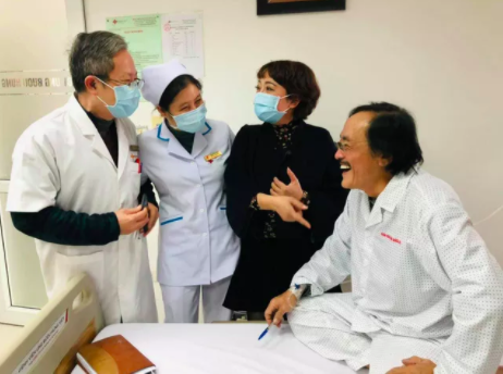 Nghệ sĩ Giang còi nhập viện vì nghi có khối u ở họng - Ảnh 2.