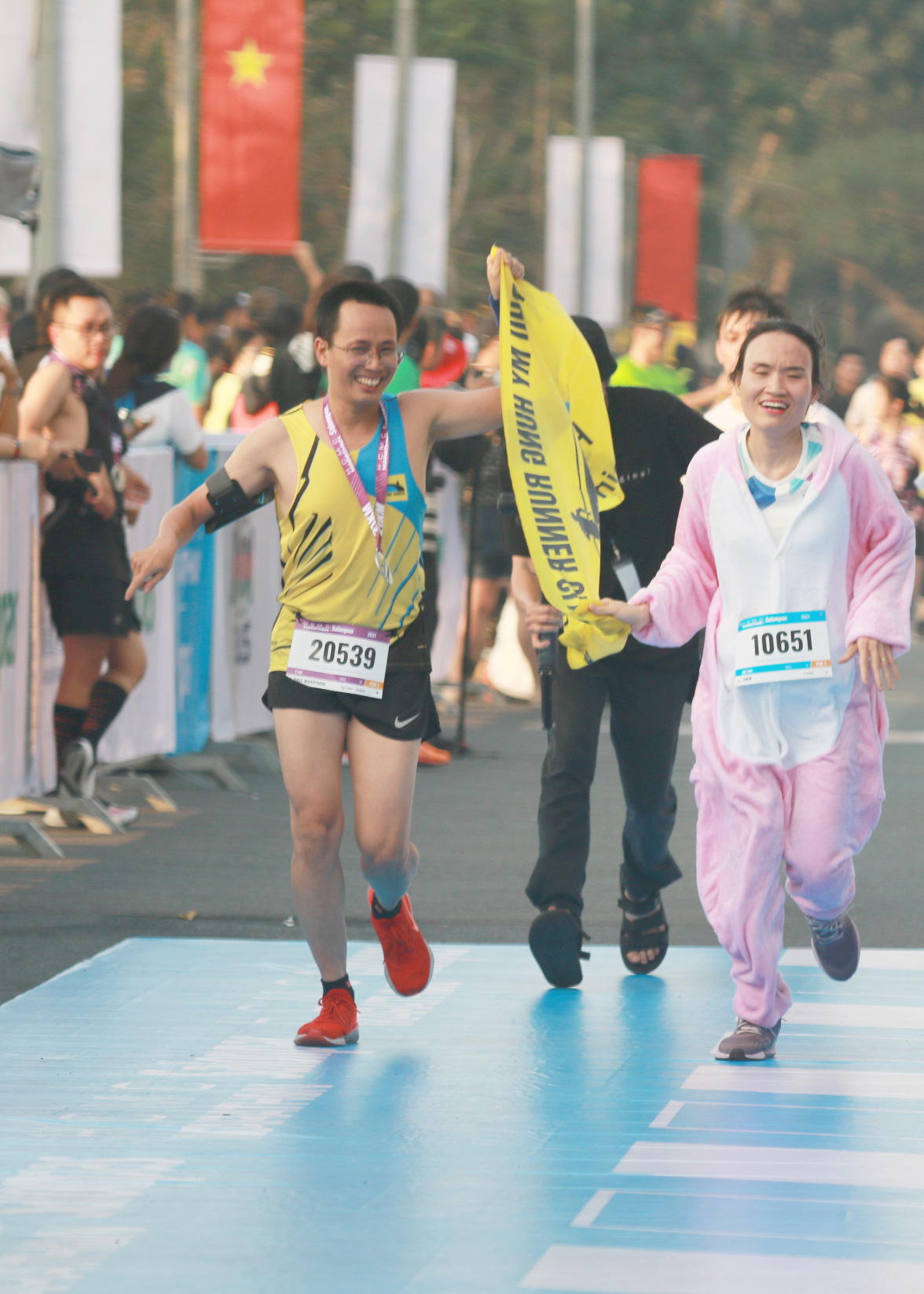 Nhà vô địch leo núi hạ sơn đăng quang Marathon TP HCM - Ảnh 6.