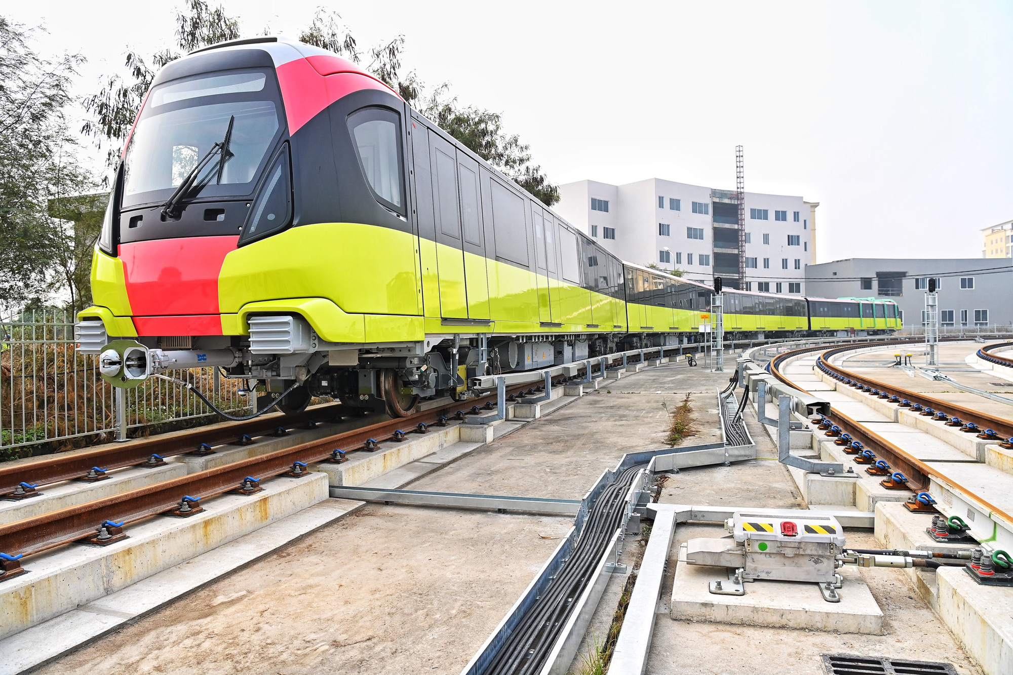 Cận cảnh tàu tuyến metro Nhổn-ga Hà Nội chạy thử 5 km - Ảnh 2.