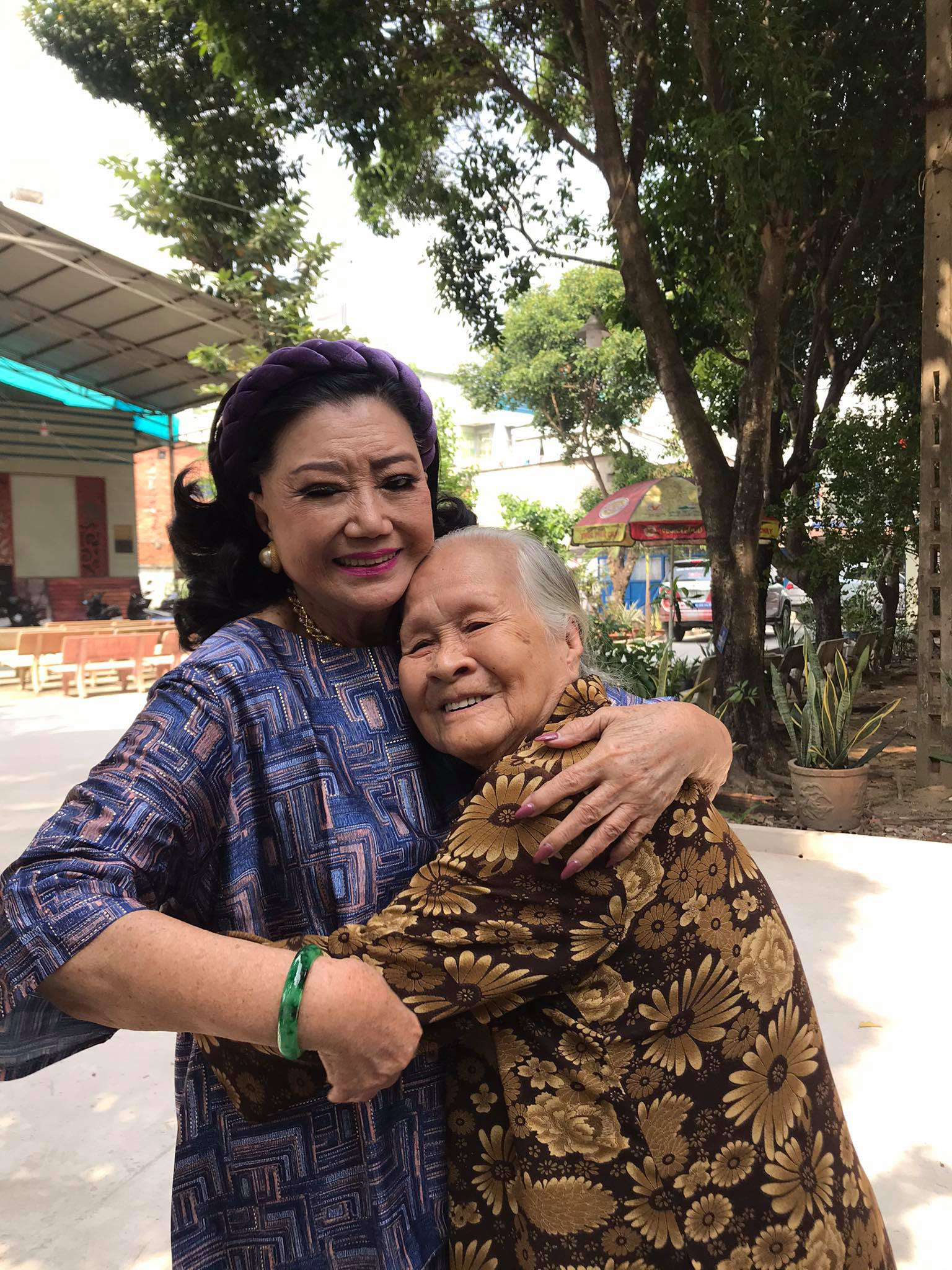NSND Kim Cương mang Tết sớm đến Khu dưỡng lão Nghệ sĩ - Ảnh 2. NSND Kim Cương mang Tết sớm đến Khu dưỡng lão Nghệ sĩ - Ảnh 2.