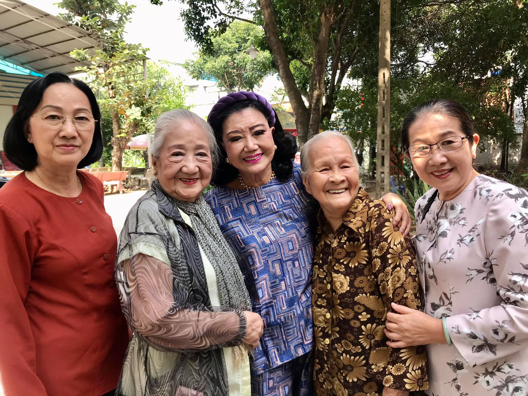 NSND Kim Cương mang Tết sớm đến Khu dưỡng lão Nghệ sĩ - Ảnh 1. NSND Kim Cương mang Tết sớm đến Khu dưỡng lão Nghệ sĩ - Ảnh 1.