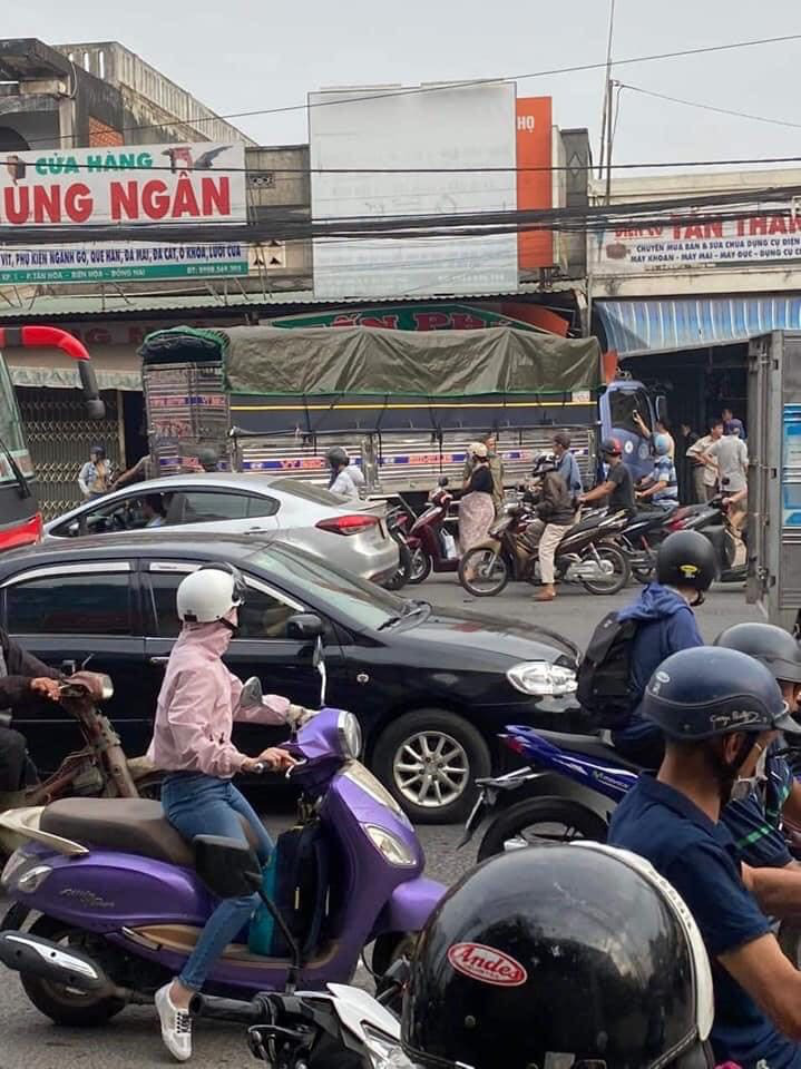 CLIP: Tai nạn kinh hoàng ở Biên  Hòa, người và xe nằm la liệt - Ảnh 8.