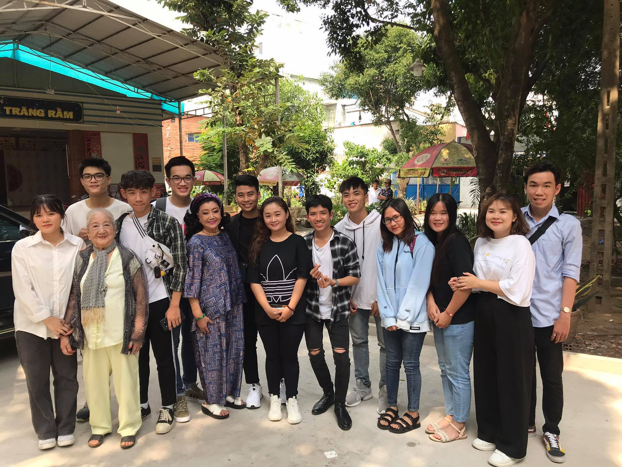 NSND Kim Cương mang Tết sớm đến Khu dưỡng lão Nghệ sĩ - Ảnh 7. NSND Kim Cương mang Tết sớm đến Khu dưỡng lão Nghệ sĩ - Ảnh 7.
