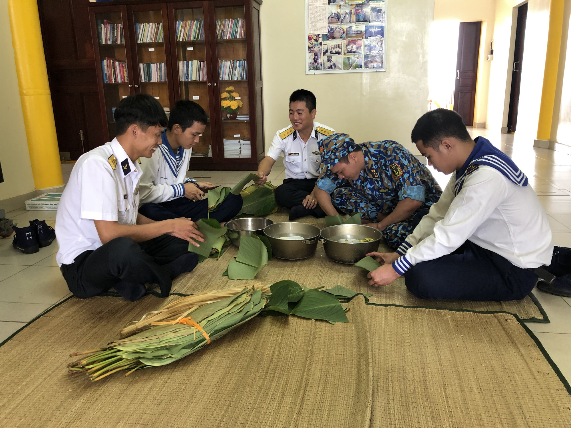 Bộ Tư lệnh Vùng 2 Hải quân chúc Tết sớm các Nhà giàn DK1  - Ảnh 4.