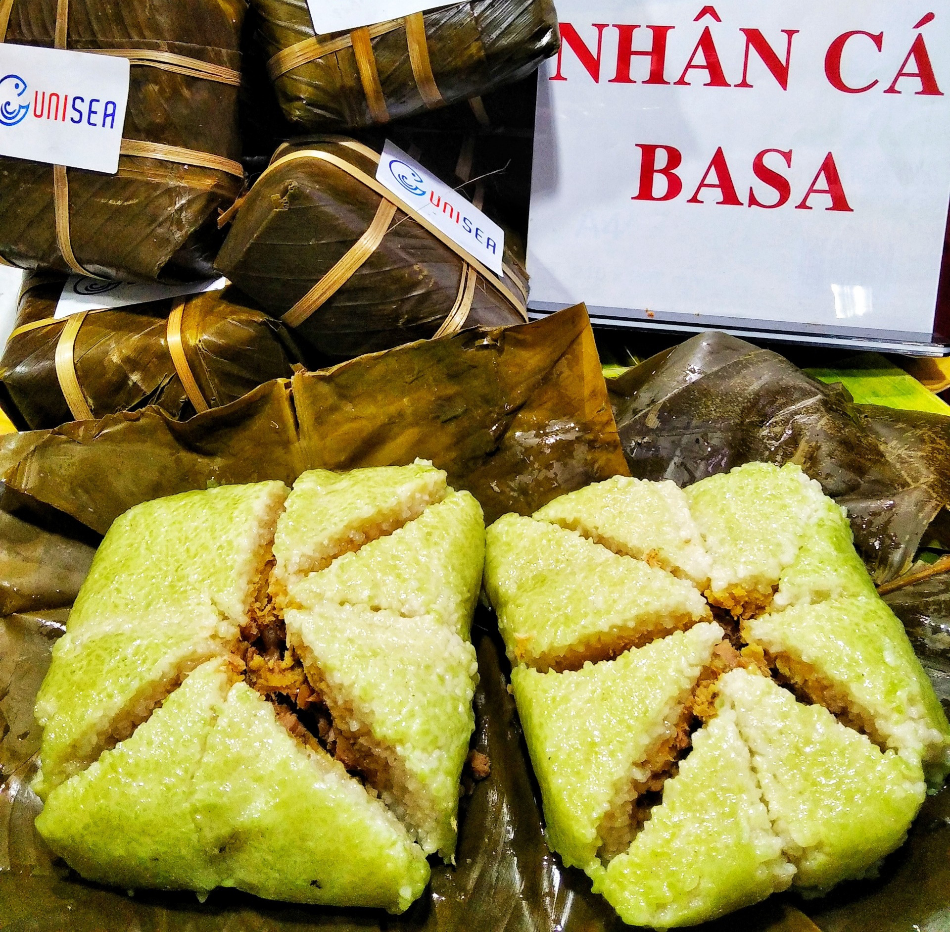 Bánh chưng, bánh tét nhân cá tra, basa, tưởng tanh mà ngon lạ! - Ảnh 2.