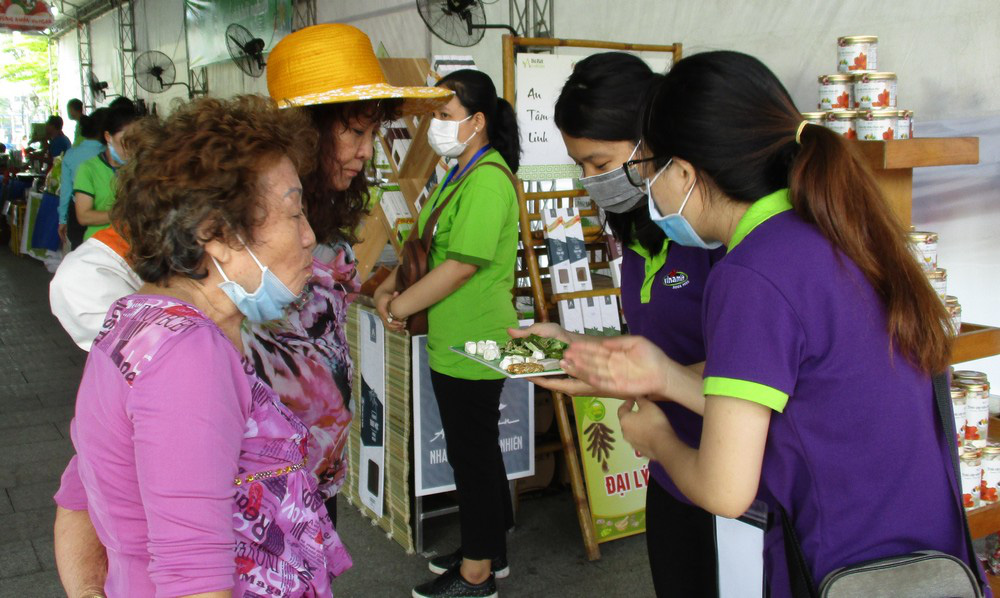 Bánh chưng, bánh tét nhân cá tra, basa, tưởng tanh mà ngon lạ! - Ảnh 4.