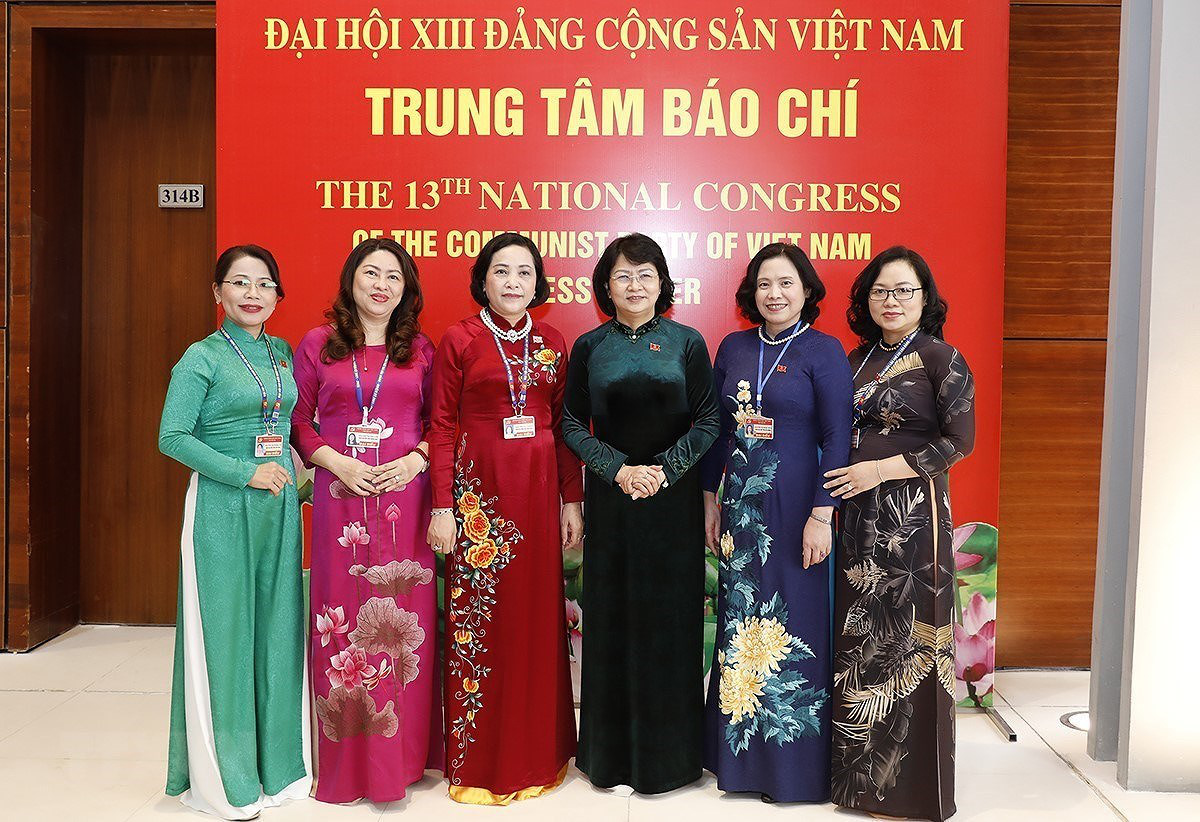 Các nữ đại biểu tham dự Đại hội XIII của Đảng - Ảnh 9.
