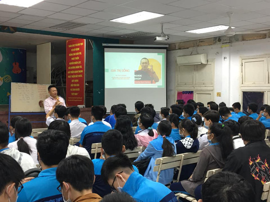 TP HCM: Nhiều học sinh Trường THPT Bùi Thị Xuân nghỉ học do có phụ huynh liên quan Covid-19 - Ảnh 1.