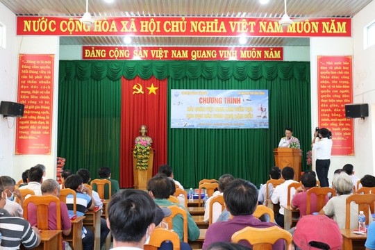 Trao tặng 2.500 lá cờ Tổ quốc tại 2 tỉnh Bình Thuận và Bình Phước - Ảnh 2.
