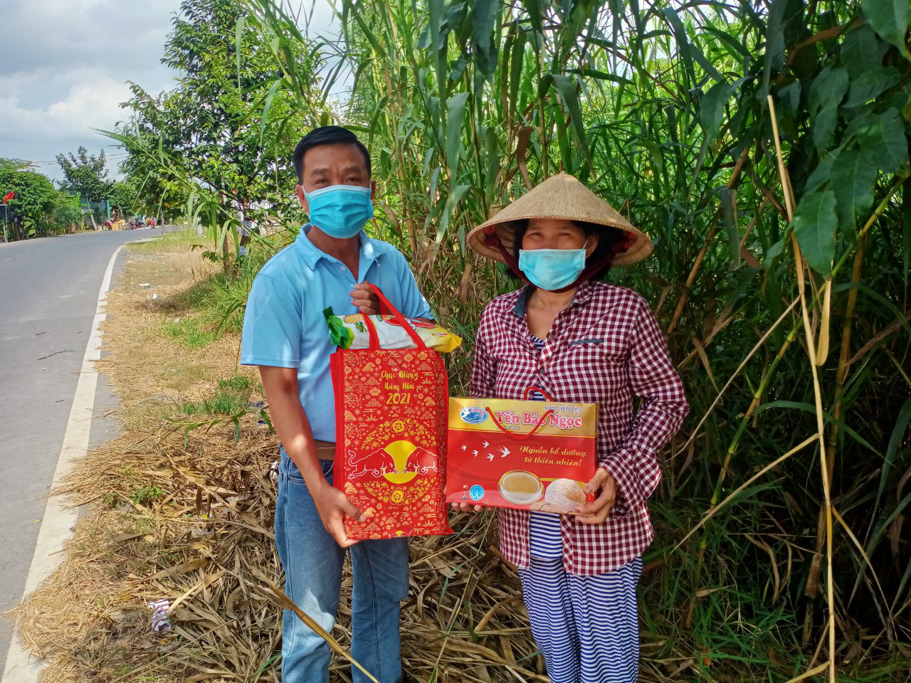 Tết ấm cho người vô gia cư trao quà cho người dân tại Cần Thơ - Ảnh 18.