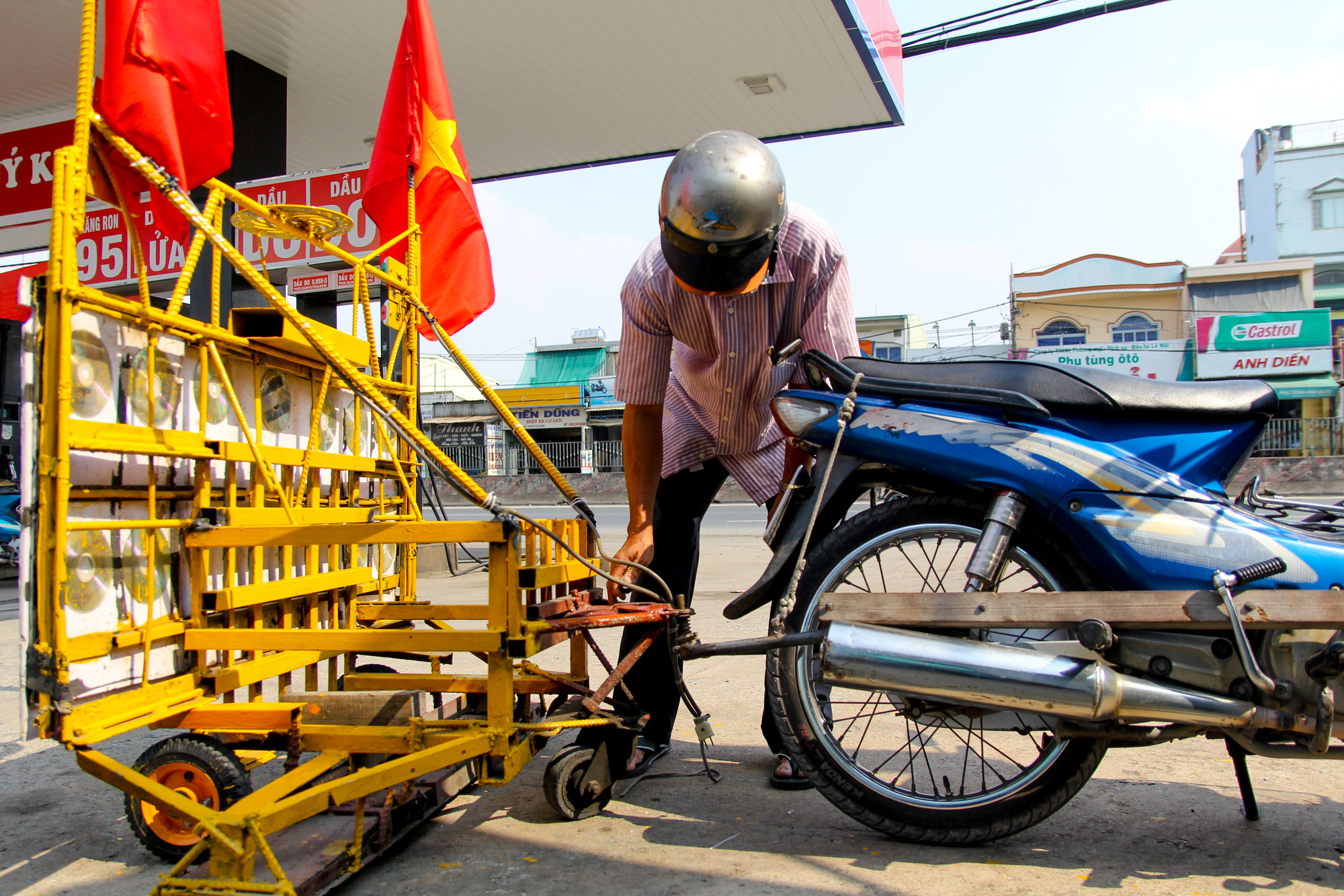 Người đàn ông lặng thầm ngày 29 Tết - Ảnh 4.