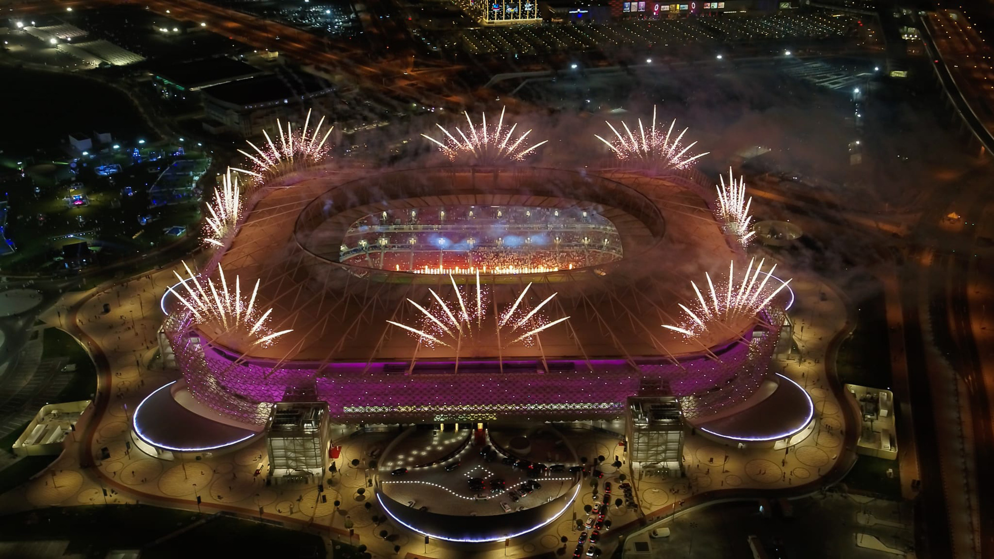 Viên ngọc Khalifa Stadium bừng sáng giữa sa mạc Qatar - Ảnh 4.