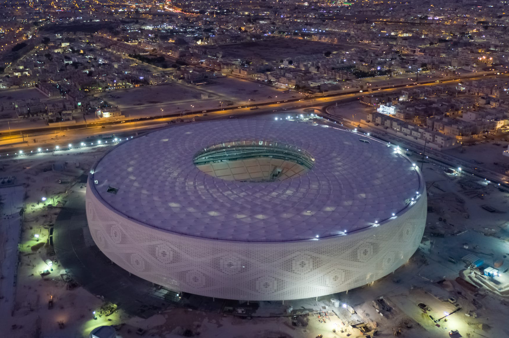 Viên ngọc Khalifa Stadium bừng sáng giữa sa mạc Qatar - Ảnh 9.