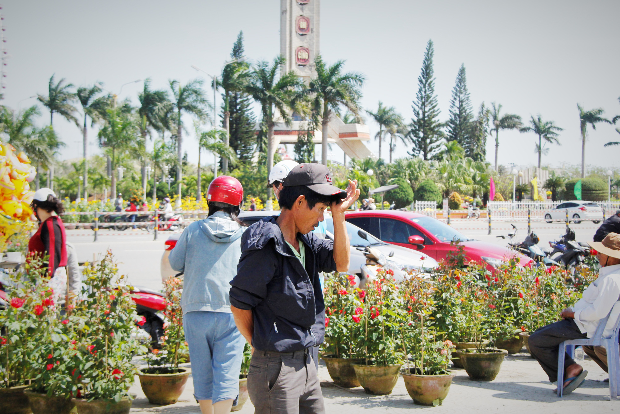 Tiểu thương Đà Nẵng dọn hàng sớm trước cảnh đìu hiu chợ 30 Tết - Ảnh 11.