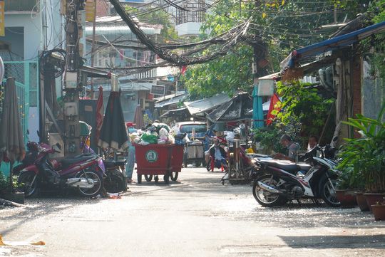 TP HCM vắng lặng trong ngày mùng 1 Tết - Ảnh 30.