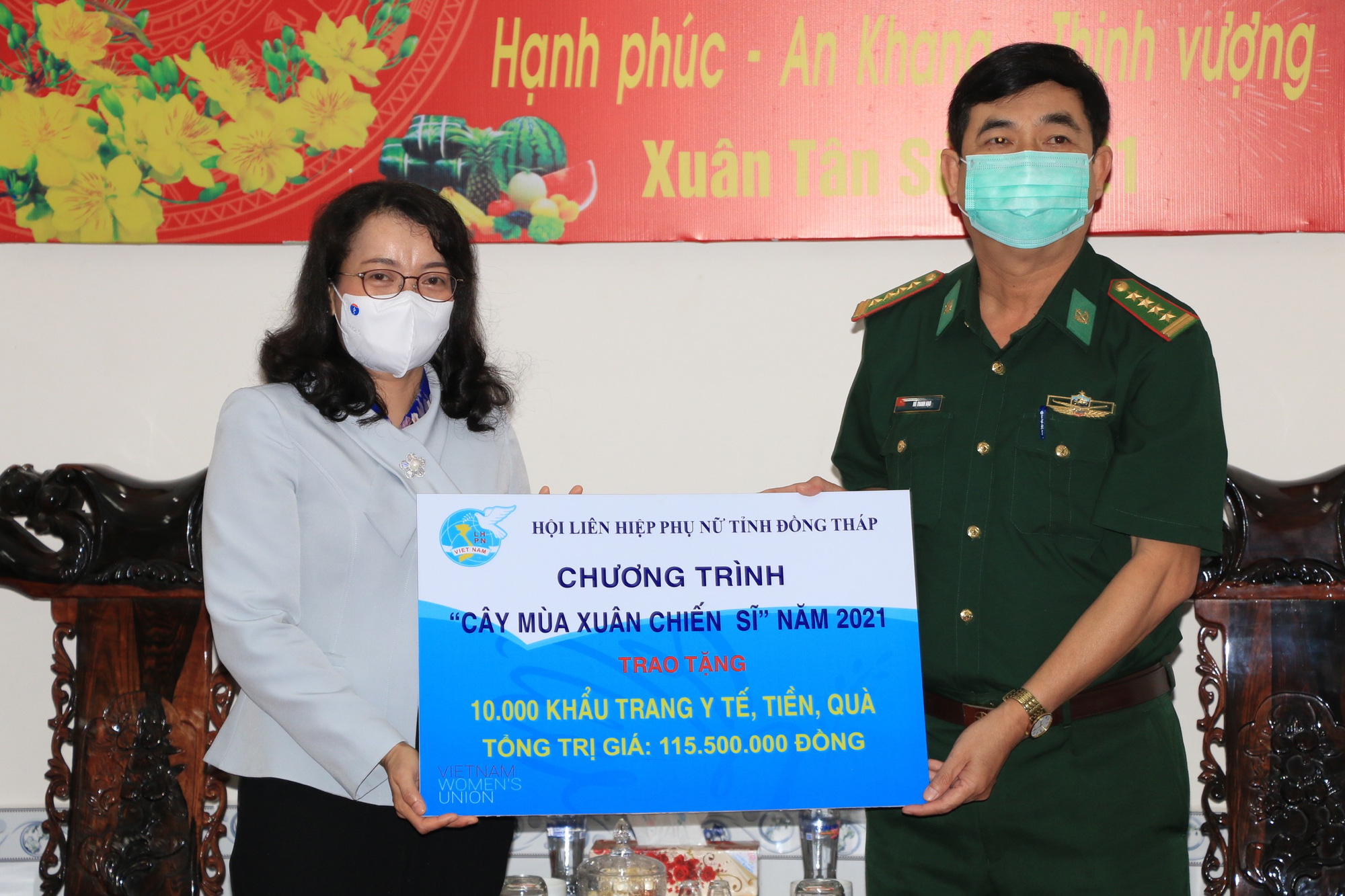 Mang Tết đến với chiến sĩ phòng chống dịch Covid-19 - Ảnh 4.