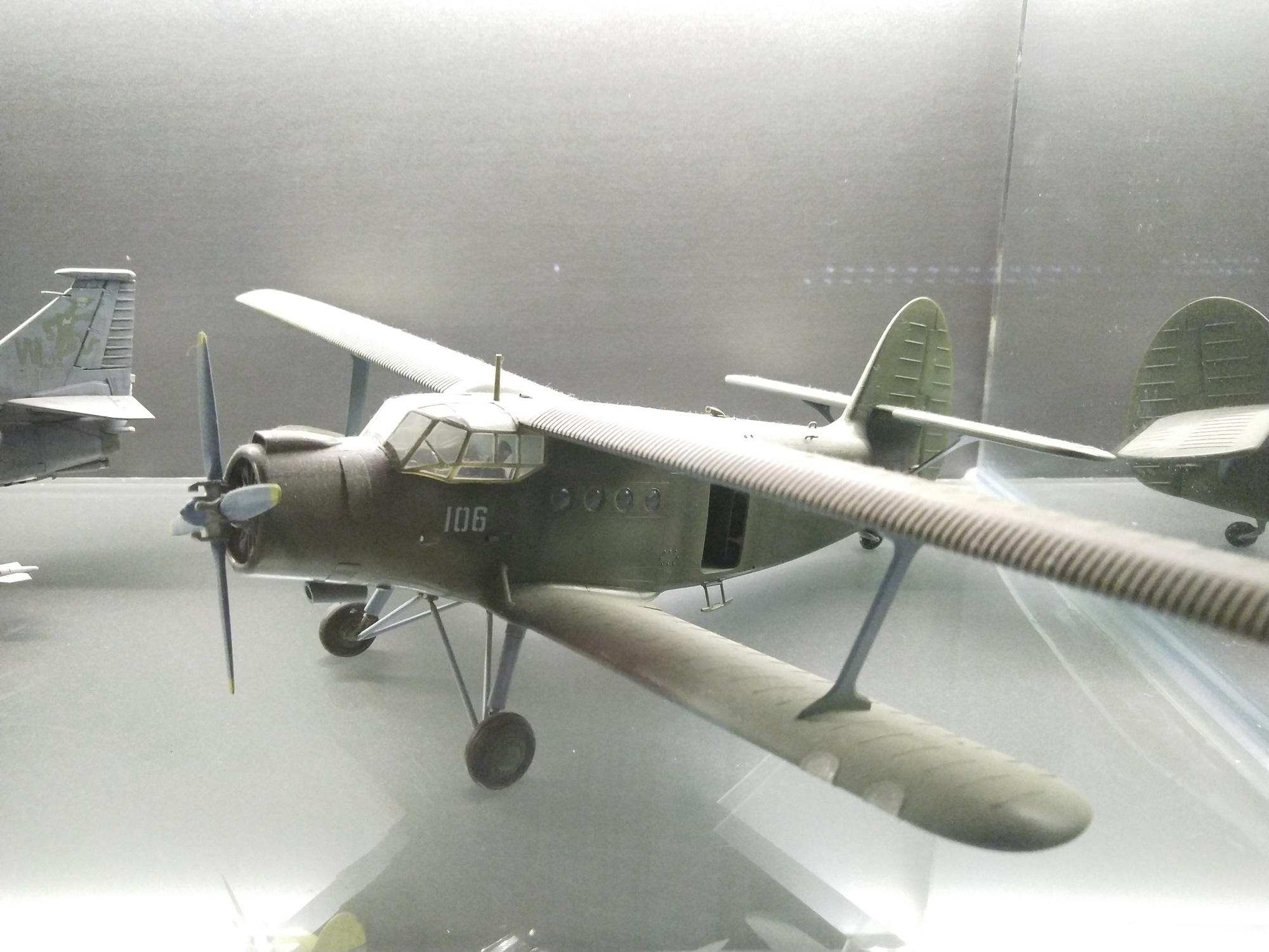 Chiêm ngưỡng bộ sưu tập máy bay mô hình gần 100 chiến đấu cơ của vị thượng tá  - Ảnh 8.
