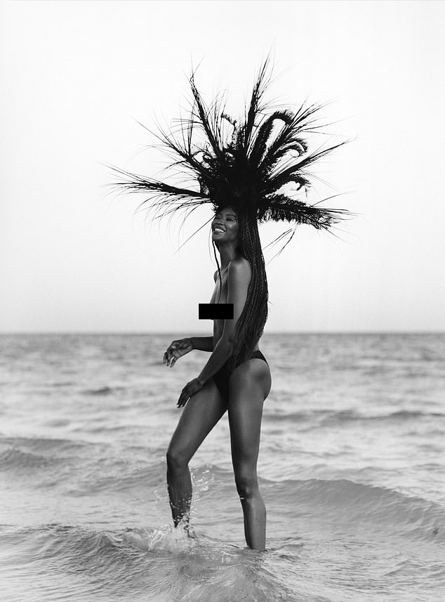 “Báo đen” Naomi Campbell khoe vẻ hoang dã và quyến rũ - Ảnh 1.