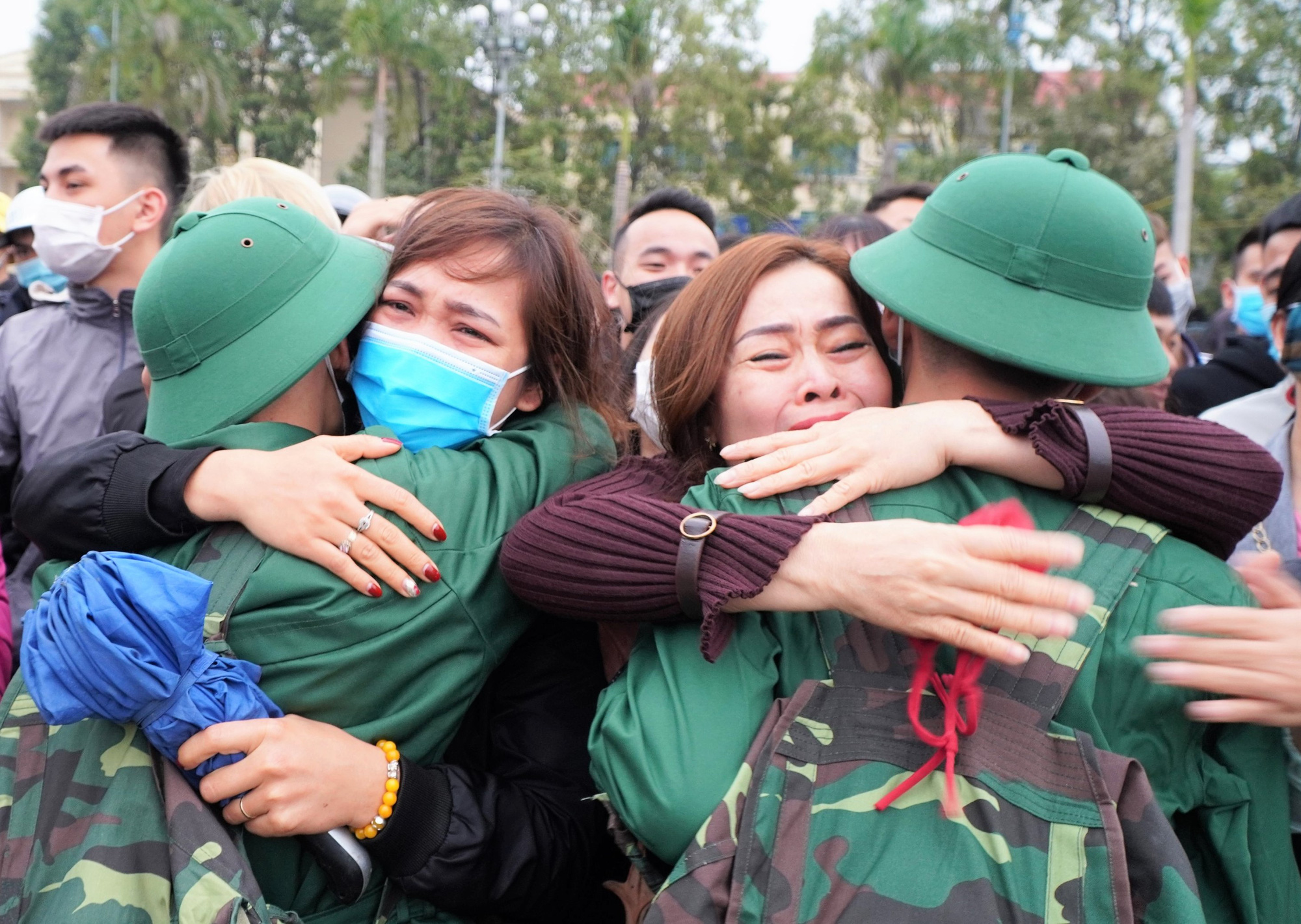 Bí thư, Chủ tịch Thanh Hóa tiễn gần 4 ngàn tân binh nhập ngũ - Ảnh 6.