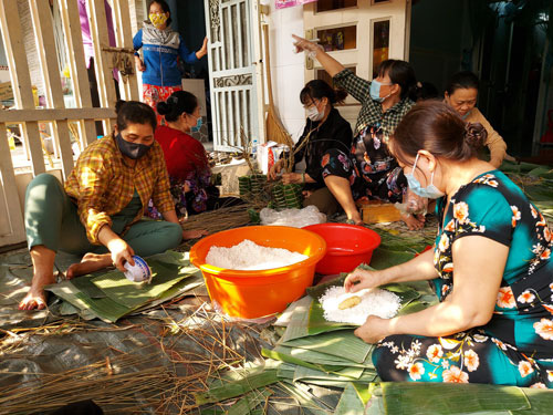 Chăm lo Tết cho lao động khó khăn - Ảnh 2.