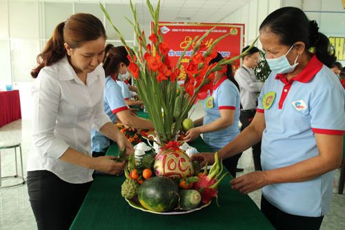 Chăm lo Tết cho lao động khó khăn - Ảnh 1.