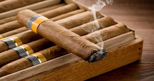 Hút xì gà thay thuốc lá: có nguy cơ ung thư! - Ảnh 1.