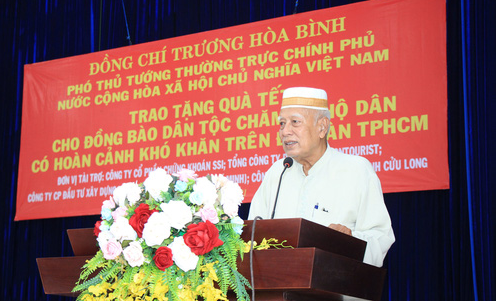 Phó Thủ tướng Thường trực Trương Hòa Bình tặng quà Tết cho đồng bào Chăm ở TP HCM - Ảnh 5.