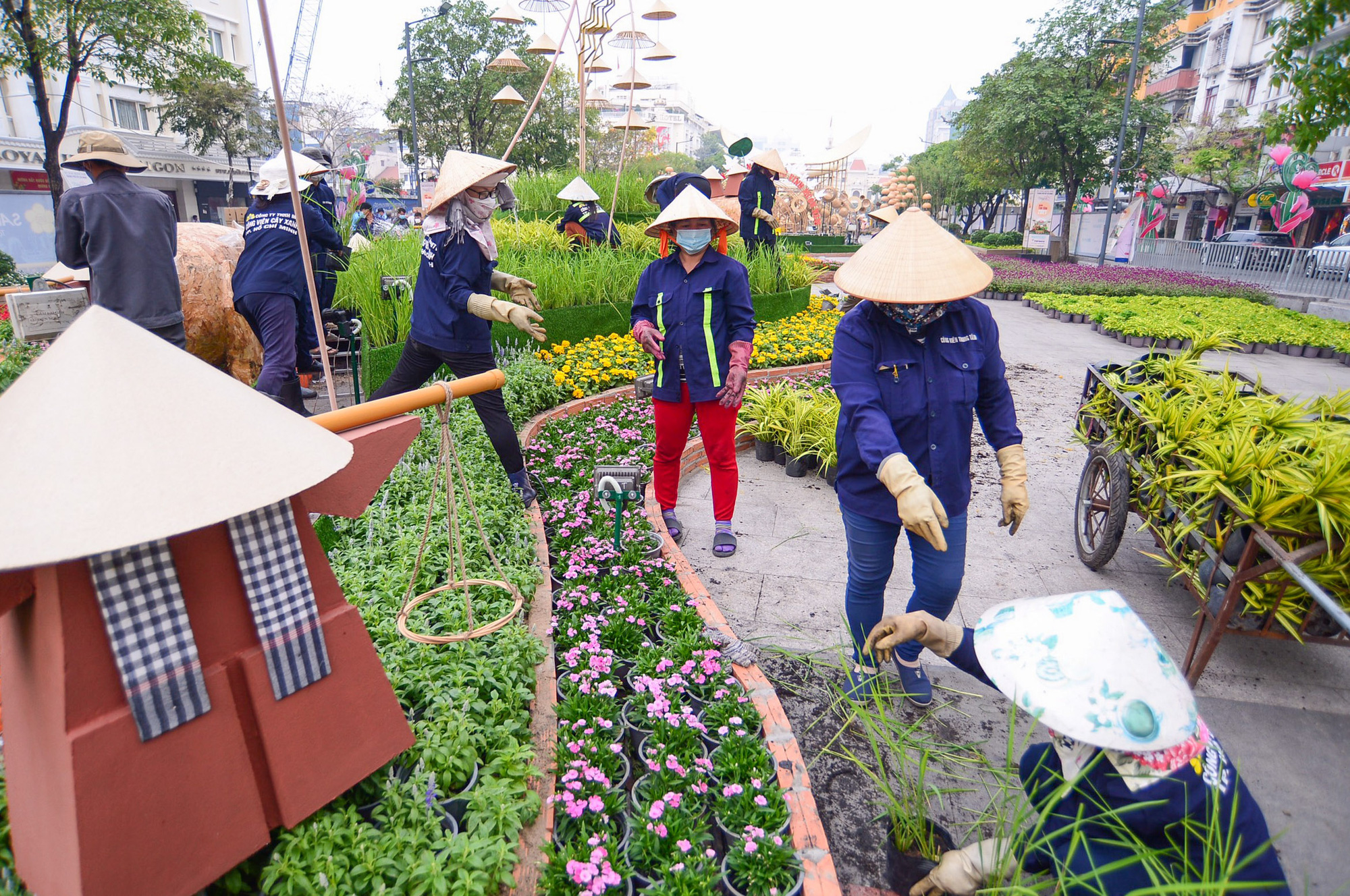 Đường hoa Nguyễn Huệ Tết Tân Sửu 2021 lộ diện trước ngày khai mạc - Ảnh 3.