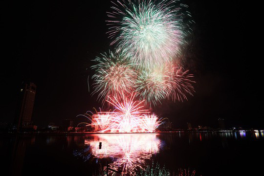 Đà Nẵng dừng bắn báo hoa chào năm mới Tân Sửu 2021 - Ảnh 1.