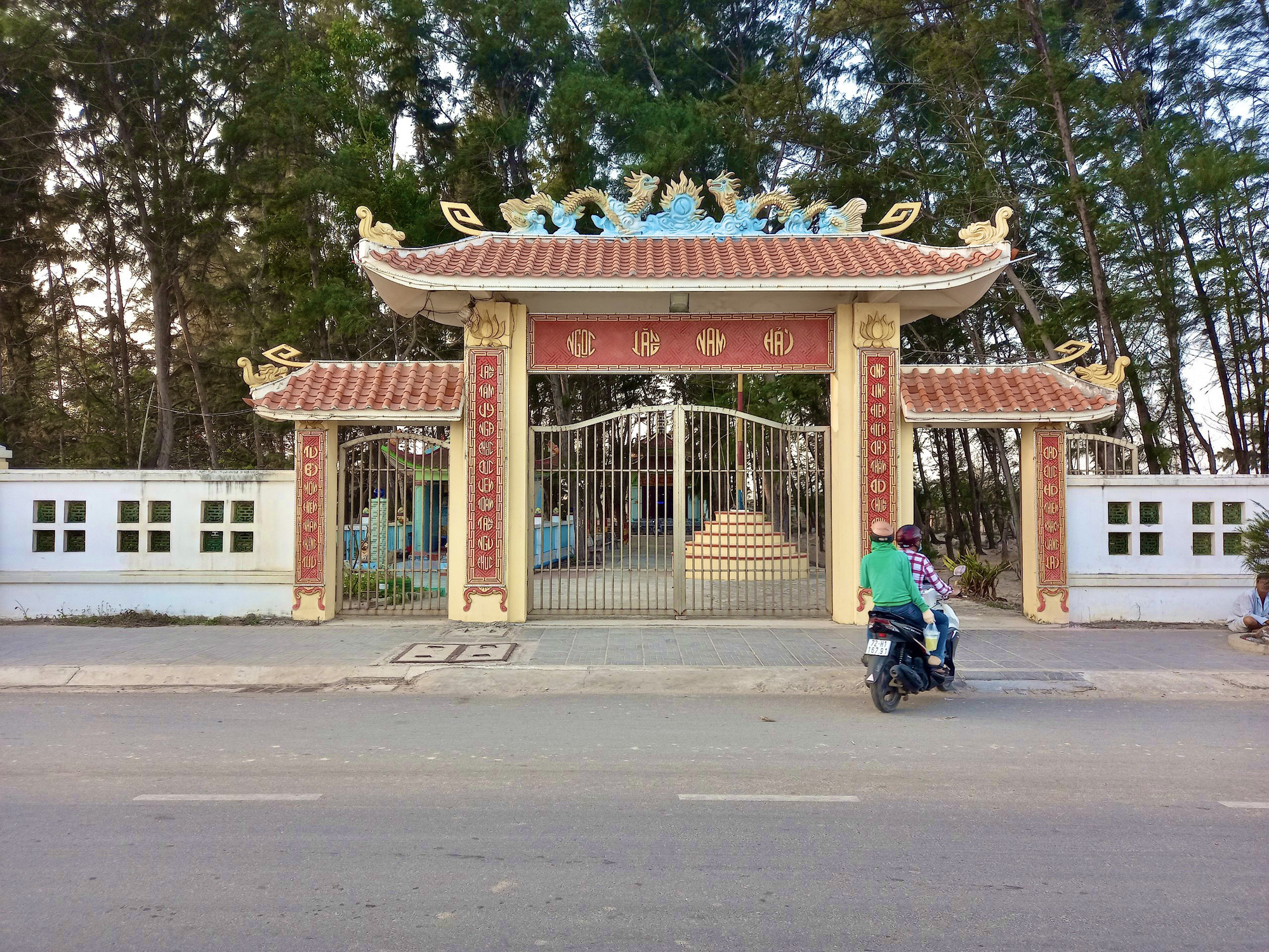 Nghĩa địa độc nhất ở Việt Nam - Ảnh 1.