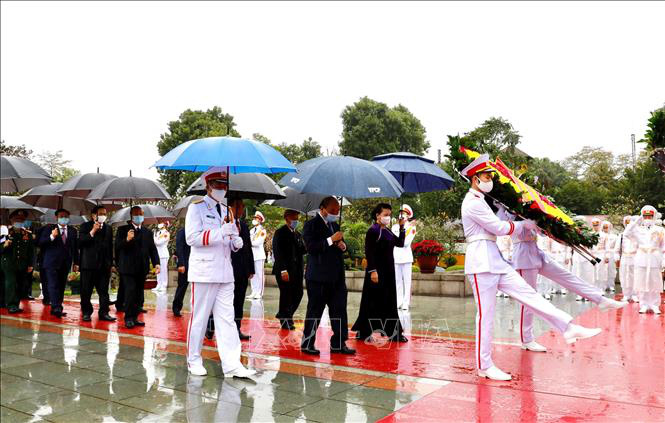 Lãnh đạo Đảng, Nhà nước vào Lăng viếng Chủ tịch Hồ Chí Minh nhân dịp Tết Tân Sửu - Ảnh 6.