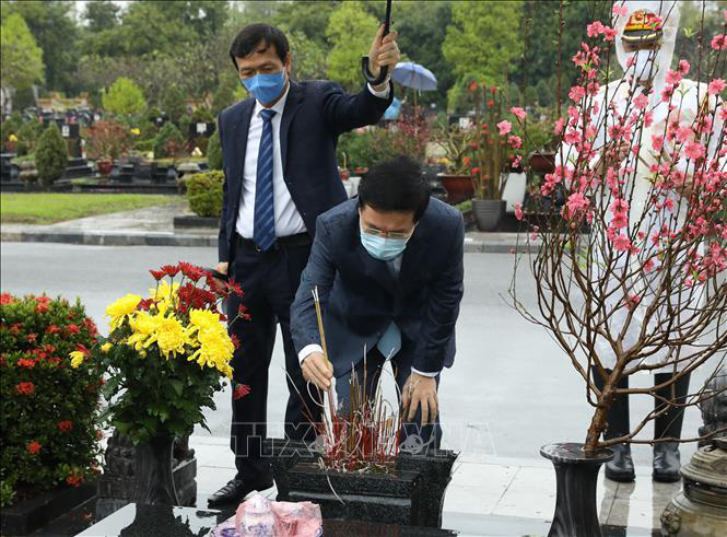 Lãnh đạo Đảng, Nhà nước vào Lăng viếng Chủ tịch Hồ Chí Minh nhân dịp Tết Tân Sửu - Ảnh 9.