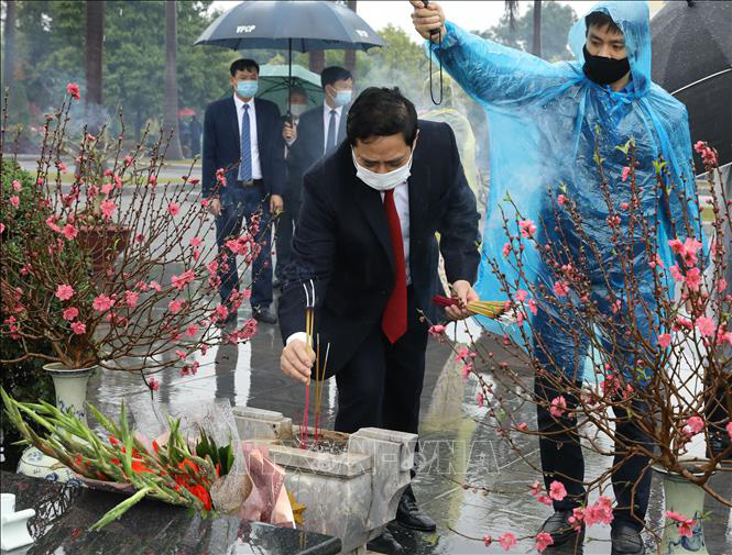 Lãnh đạo Đảng, Nhà nước vào Lăng viếng Chủ tịch Hồ Chí Minh nhân dịp Tết Tân Sửu - Ảnh 10.