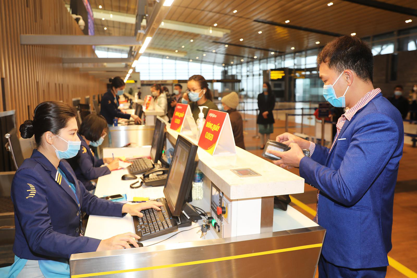 Nghi thức đặc biệt đón chào những hành khách đầu tiên từ TP HCM tới sân bay Vân Đồn - Ảnh 14.