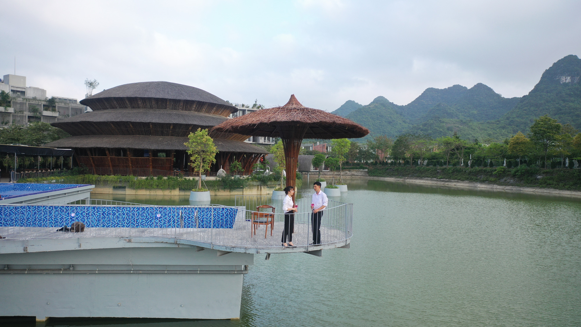 Khách thích thú check-in ở ngôi nhà tre lớn nhất miền Bắc - Ảnh 5. Khách thích thú check-in ở ngôi nhà tre lớn nhất miền Bắc - Ảnh 5.