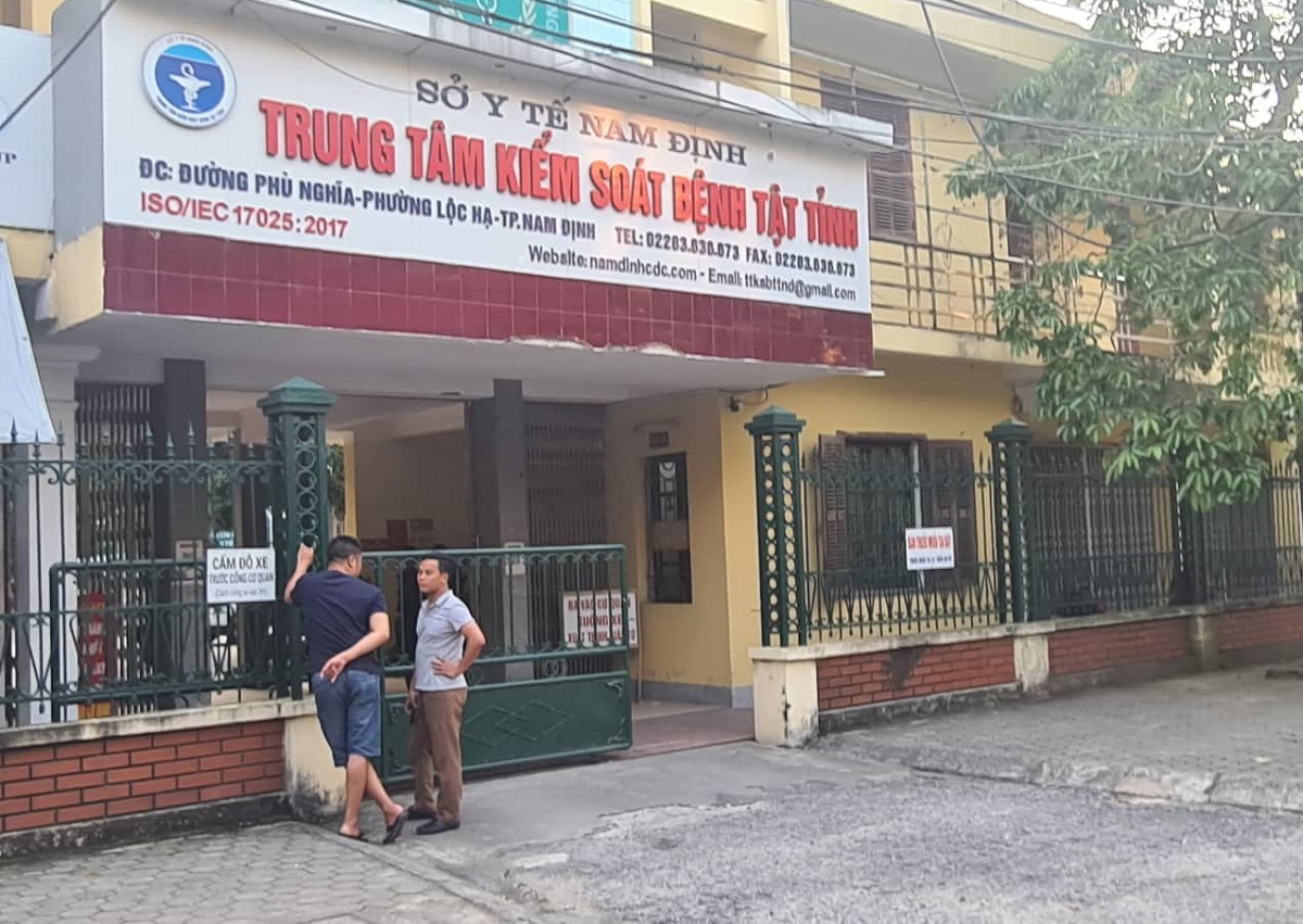 Bắt Giám đốc CDC Nam Định và 4 thuộc cấp liên quan vụ kit test Việt Á - Ảnh 2. Bắt Giám đốc CDC Nam Định và 4 thuộc cấp liên quan vụ kit test Việt Á - Ảnh 2.