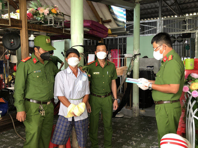 Khởi tố gã đàn ông giết chết em ruột vì mâu thuẫn chuyện chăm sóc mẹ - Ảnh 3. Khởi tố gã đàn ông giết chết em ruột vì mâu thuẫn chuyện chăm sóc mẹ - Ảnh 3.