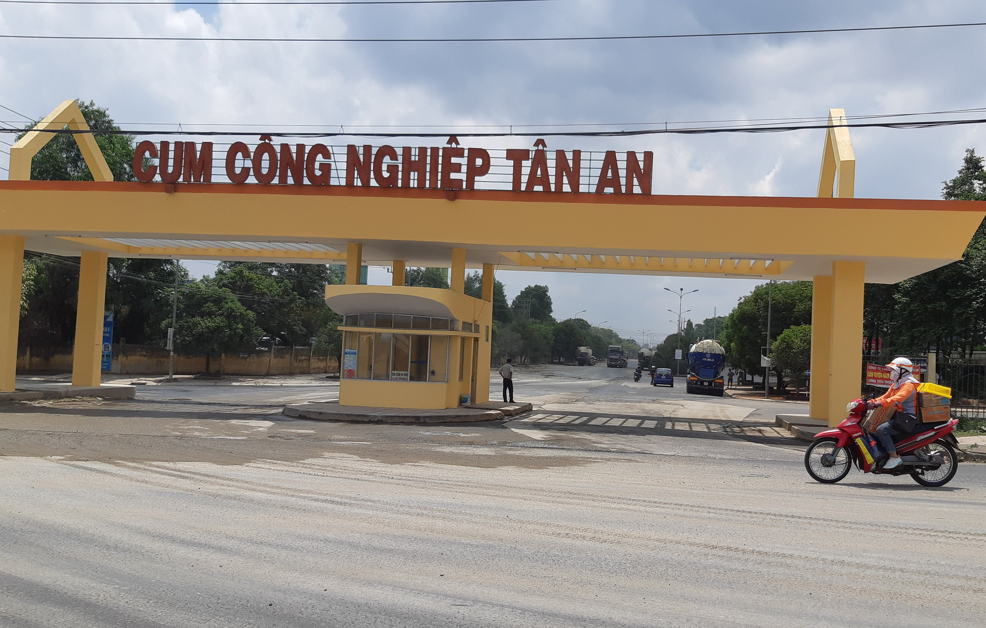 Lãnh đạo VP Tỉnh ủy Đắk Lắk nói gì về vụ Ngớ người khi cụm công nghiệp sẽ thành dự án bất động sản? - Ảnh 1. Lãnh đạo VP Tỉnh ủy Đắk Lắk nói gì về vụ Ngớ người khi cụm công nghiệp sẽ thành dự án bất động sản? - Ảnh 1.