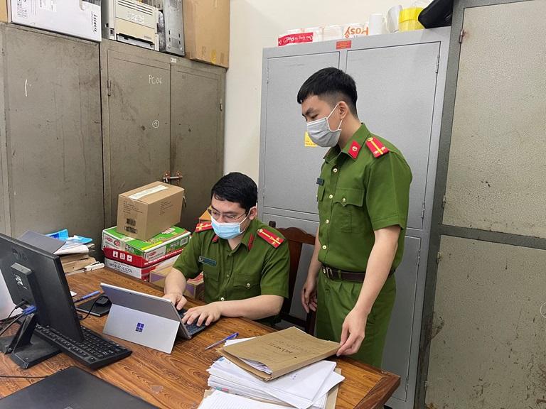 Một giám đốc cùng 2 nữ kế toán bị khởi tố - Ảnh 1. Một giám đốc cùng 2 nữ kế toán bị khởi tố - Ảnh 1.