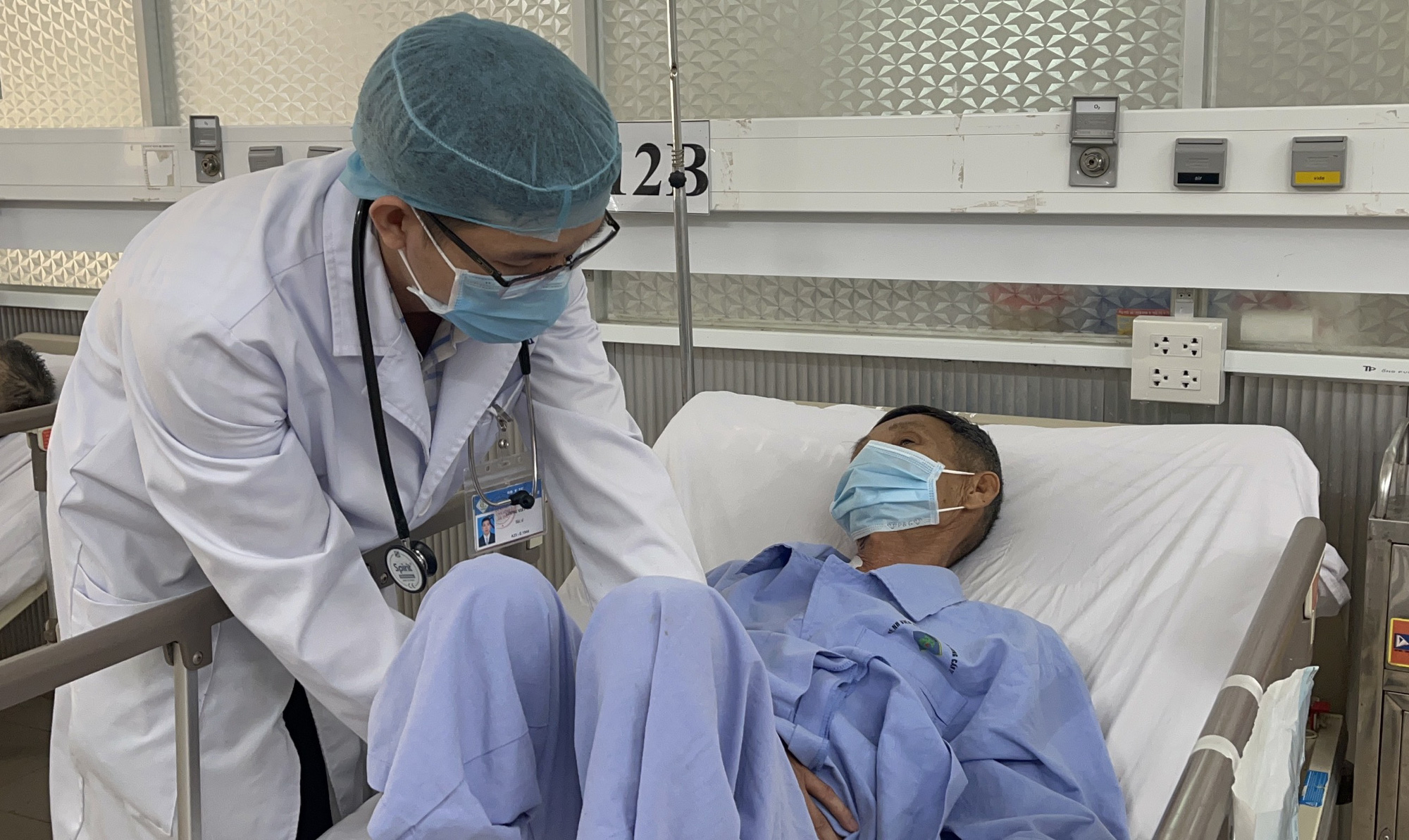Kích hoạt báo động đỏ cứu người đàn ông suýt bị đột tử - Ảnh 2. Kích hoạt báo động đỏ cứu người đàn ông suýt bị đột tử - Ảnh 2.