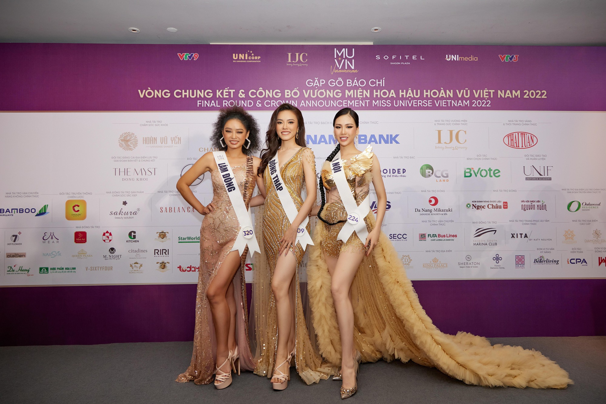 Cận cảnh chiếc vương miện gắn hơn 2.000 viên kim cương của Tân hoa hậu Hoàn vũ - Ảnh 2. Cận cảnh chiếc vương miện gắn hơn 2.000 viên kim cương của Tân hoa hậu Hoàn vũ - Ảnh 2.