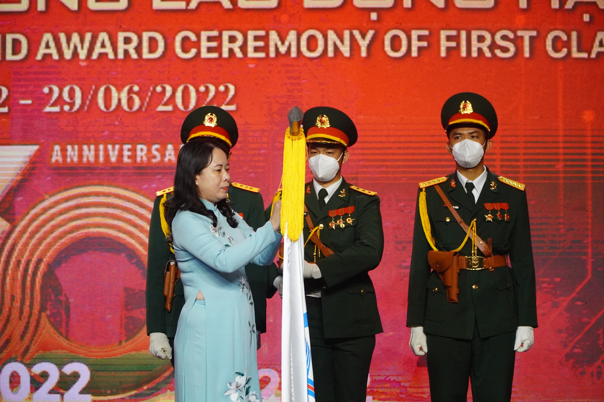 Phó Chủ tịch nước trao Huân chương Lao động hạng Nhất cho tập đoàn CT GROUP