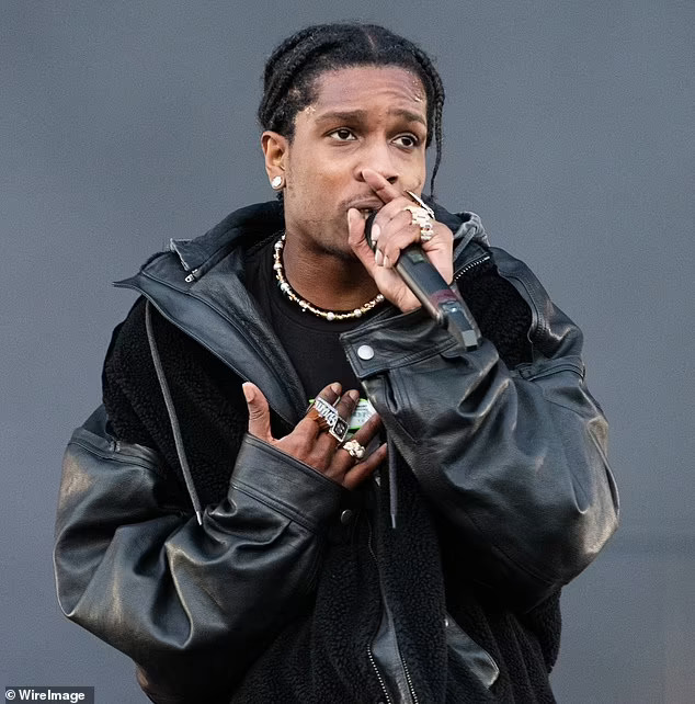 Rapper A$AP Rocky buộc tội tấn công bằng súng - Ảnh 1. Rapper A$AP Rocky buộc tội tấn công bằng súng - Ảnh 1.
